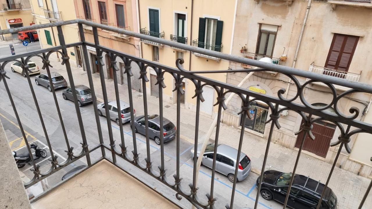 Appartamento Le Tre Rose Trapani Bagian luar foto